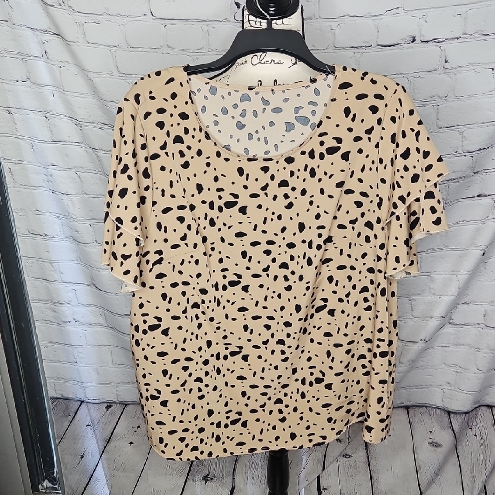 Shein Curve Flutter Sleeve Top Tan Black Spots Size 1xl